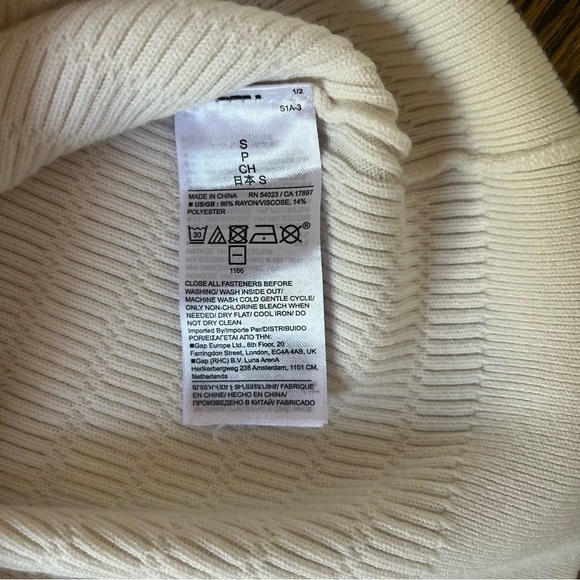 Banana Republic Cream Rayon Sweater S - Picture 7 of 7